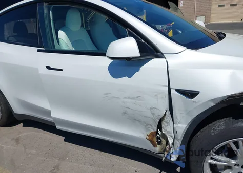 2023 Tesla Model Y Awd/Long Range Dual Motor All-Wheel Drive из США, поврежденный, VIN 7SAYGDEE3PF622553